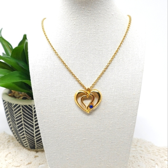 Vtg AVON Golden Heart Blue September Birthstone Necklace - Picture 2 of 4